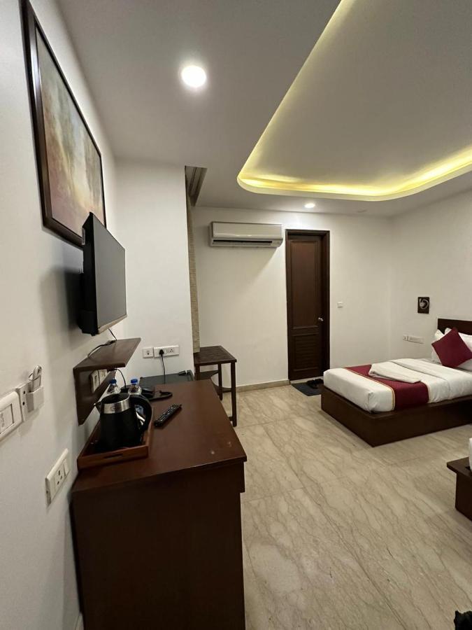 Hotel The Imperio Нью-Дели Экстерьер фото