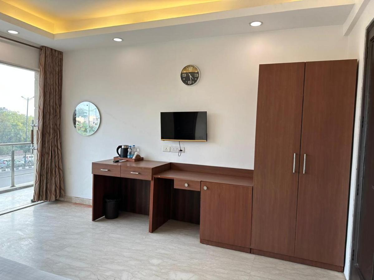 Hotel The Imperio Нью-Дели Экстерьер фото